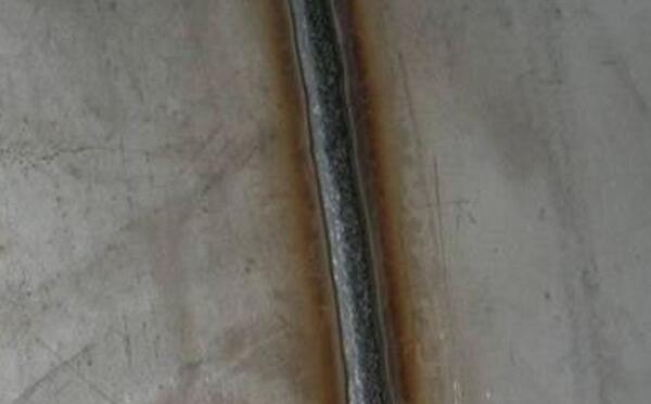 為什么用實心不銹鋼焊絲MIG焊接，焊縫表面發黑